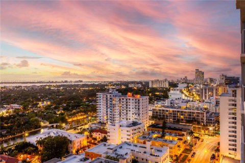 Condo in Miami Beach, Florida, 2 bedrooms  № 1281935 - photo 23