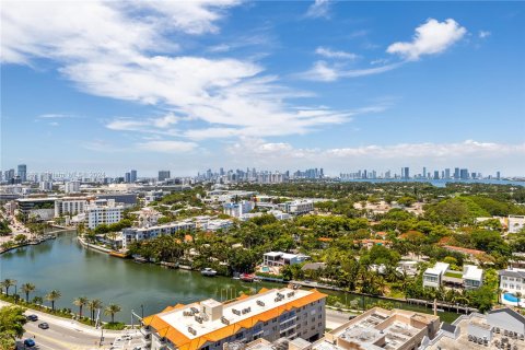 Condo in Miami Beach, Florida, 2 bedrooms  № 1281935 - photo 28