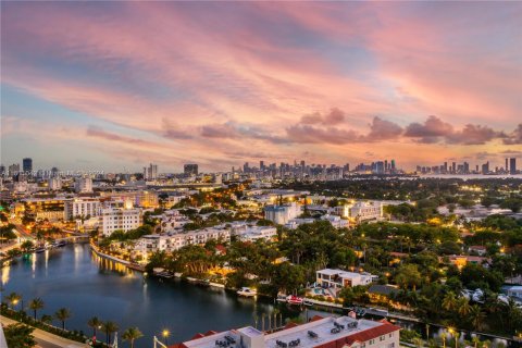 Condo in Miami Beach, Florida, 2 bedrooms  № 1281935 - photo 5