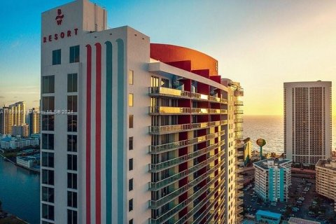 Copropriété à vendre à Hallandale Beach, Floride: 2 chambres, 95.5 m2 № 1388237 - photo 1