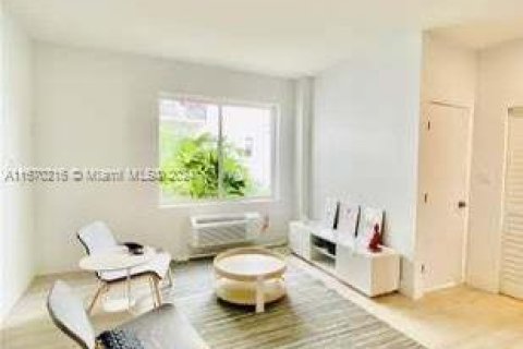 Condo in Miami Beach, Florida, 1 bedroom  № 1388305 - photo 4