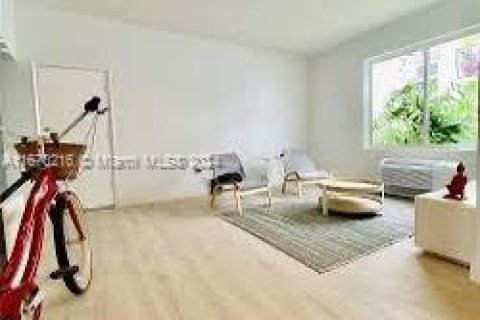 Condo in Miami Beach, Florida, 1 bedroom  № 1388305 - photo 3