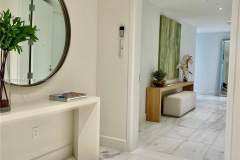 Condominio en venta en Miami, Florida, 4 dormitorios, 352.66 m2 № 1417850 - foto 2