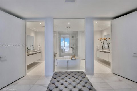 Condominio en venta en Miami, Florida, 4 dormitorios, 352.66 m2 № 1417850 - foto 18