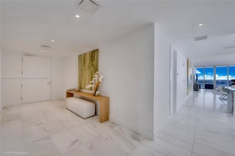 Condominio en venta en Miami, Florida, 4 dormitorios, 352.66 m2 № 1417850 - foto 3