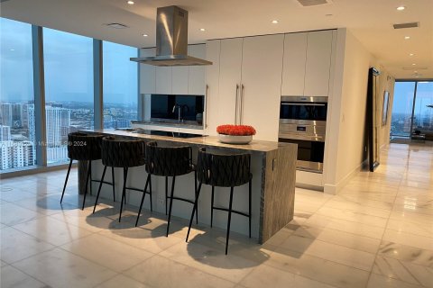 Condominio en venta en Miami, Florida, 4 dormitorios, 352.66 m2 № 1417850 - foto 9