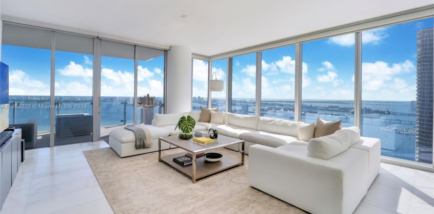 Condominio en Miami, Florida, 4 dormitorios  № 1417850