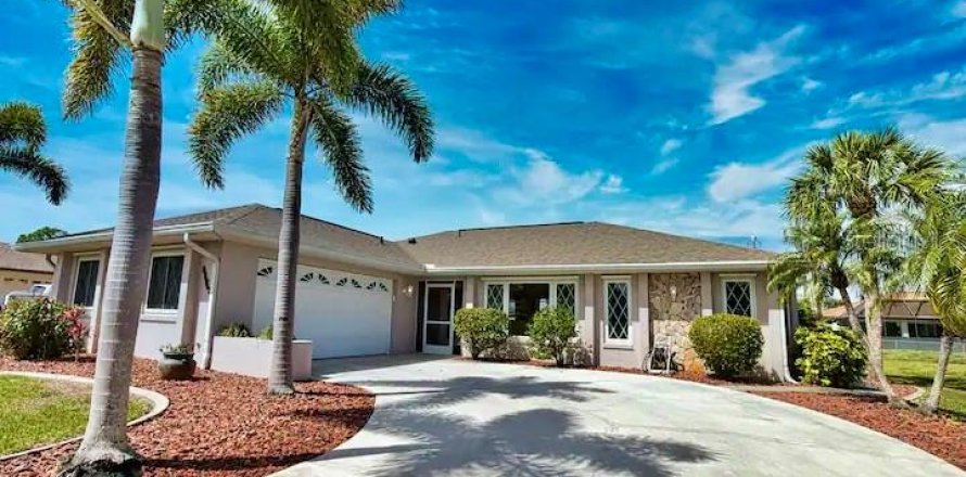 Casa en Port Charlotte, Florida 3 dormitorios, 135.82 m2 № 1342114