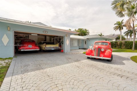 Villa ou maison à vendre à Hallandale Beach, Floride: 3 chambres, 180.88 m2 № 991638 - photo 4