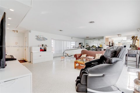 Villa ou maison à vendre à Hallandale Beach, Floride: 3 chambres, 180.88 m2 № 991638 - photo 6