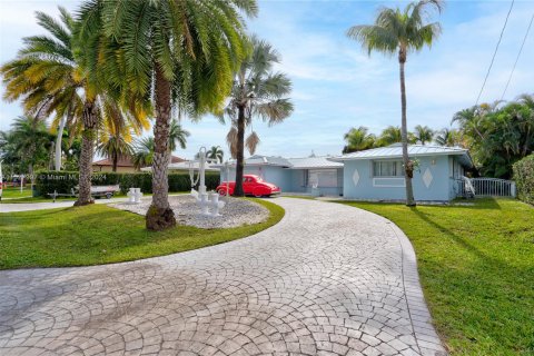 Villa ou maison à vendre à Hallandale Beach, Floride: 3 chambres, 180.88 m2 № 991638 - photo 2