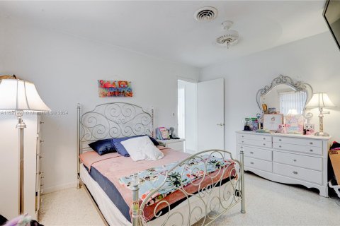 Villa ou maison à vendre à Hallandale Beach, Floride: 3 chambres, 180.88 m2 № 991638 - photo 18
