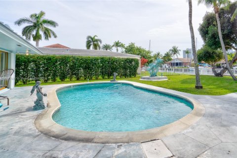 Villa ou maison à vendre à Hallandale Beach, Floride: 3 chambres, 180.88 m2 № 991638 - photo 24