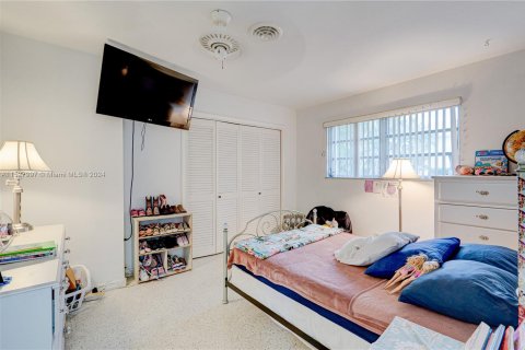 Villa ou maison à vendre à Hallandale Beach, Floride: 3 chambres, 180.88 m2 № 991638 - photo 15
