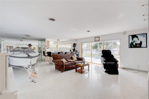 Villa ou maison à vendre à Hallandale Beach, Floride: 3 chambres, 180.88 m2 № 991638 - photo 5