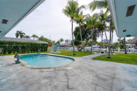 Villa ou maison à vendre à Hallandale Beach, Floride: 3 chambres, 180.88 m2 № 991638 - photo 25