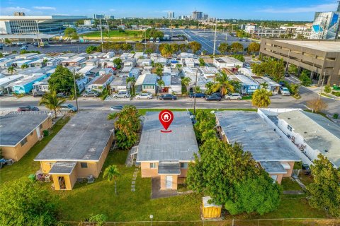 Immobilier commercial à vendre à Hallandale Beach, Floride: 131.74 m2 № 991639 - photo 9