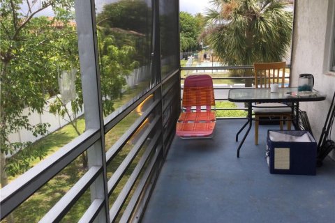 Condominio en venta en Tamarac, Florida, 2 dormitorios, 87.33 m2 № 411053 - foto 3