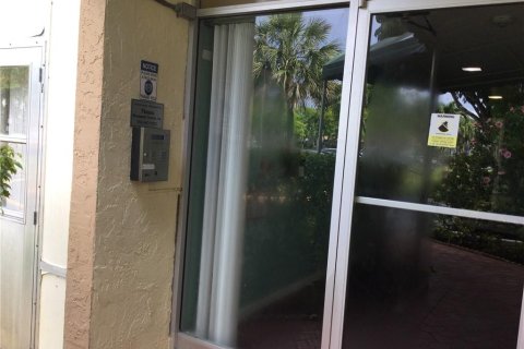 Condominio en venta en Tamarac, Florida, 2 dormitorios, 87.33 m2 № 411053 - foto 30
