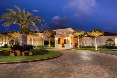 House in West Palm Beach, Florida 5 bedrooms, 382.85 sq.m. № 961474 - photo 7