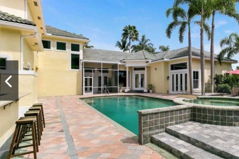 House in West Palm Beach, Florida 5 bedrooms, 382.85 sq.m. № 961474 - photo 18