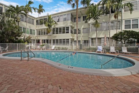 Condominio en venta en Fort Lauderdale, Florida, 1 dormitorio, 57.6 m2 № 1217571 - foto 2