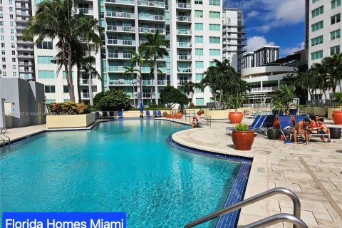 Condo in Miami, Florida, 1 bedroom  № 1374366 - photo 13