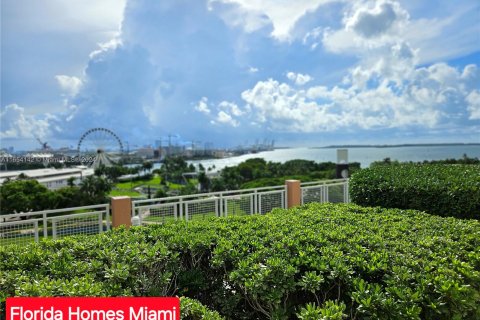 Condo in Miami, Florida, 1 bedroom  № 1374366 - photo 6