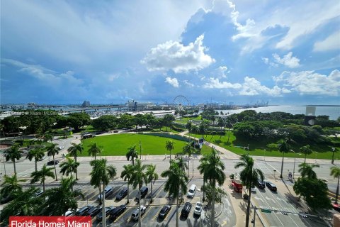 Condo in Miami, Florida, 1 bedroom  № 1374366 - photo 12