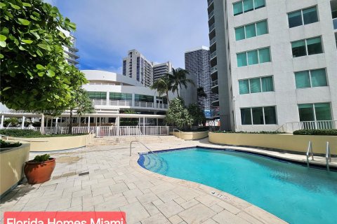 Condo in Miami, Florida, 1 bedroom  № 1374366 - photo 7