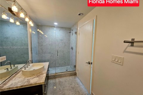 Condo in Miami, Florida, 1 bedroom  № 1374366 - photo 28