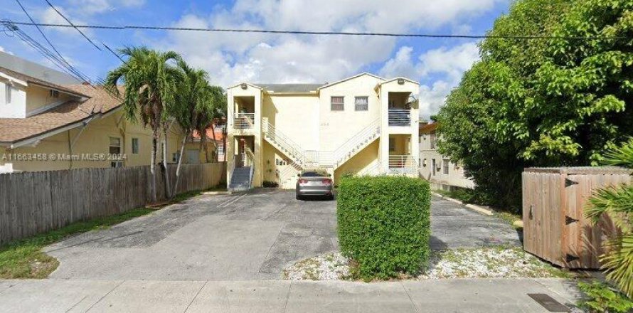 House in Miami, Florida 2 bedrooms № 1374365