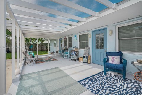 Propiedad comercial en venta en Hutchinson Island South, Florida, 195.28 m2 № 1374322 - foto 15