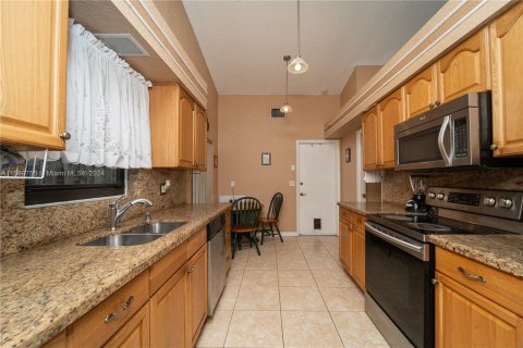 Casa en venta en Coral Springs, Florida, 3 dormitorios, 130.43 m2 № 1142139 - foto 5