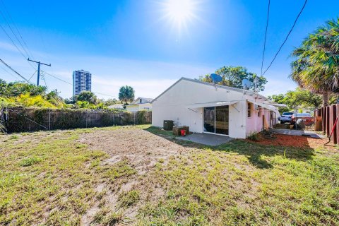 House in West Palm Beach, Florida 3 bedrooms, 139.35 sq.m. № 1159992 - photo 20