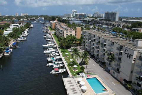 Condo in Fort Lauderdale, Florida, 1 bedroom  № 1321748 - photo 13