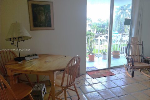 Condo in Fort Lauderdale, Florida, 1 bedroom  № 1321748 - photo 3