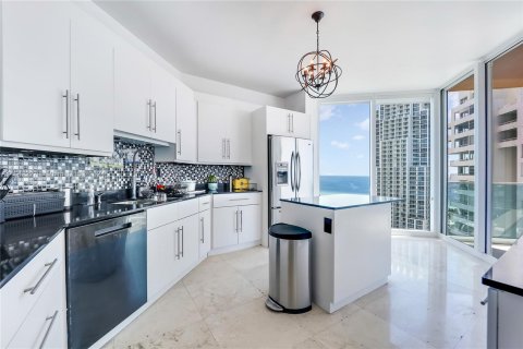 Condo in Miami Beach, Florida, 3 bedrooms  № 1321747 - photo 13