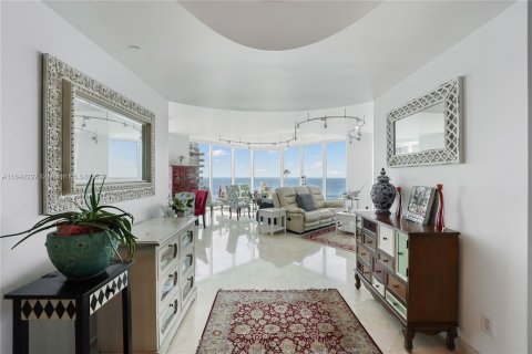 Condo in Miami Beach, Florida, 3 bedrooms  № 1321747 - photo 2