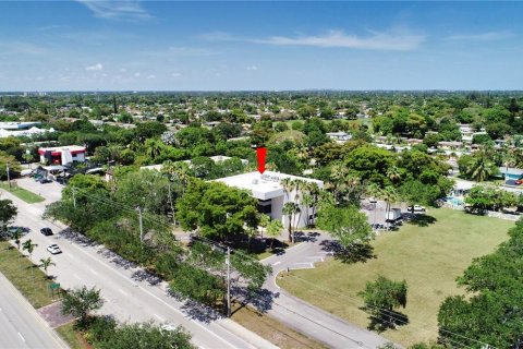 Immobilier commercial à vendre à Tamarac, Floride № 487503 - photo 9