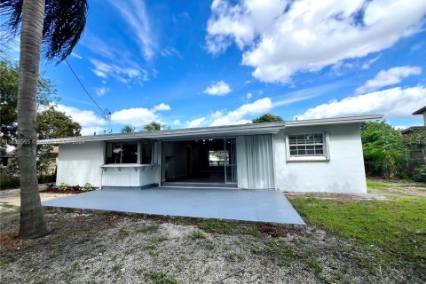 House in Pompano Beach, Florida 3 bedrooms, 95.5 sq.m. № 1289297 - photo 23