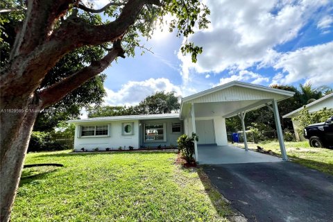 House in Pompano Beach, Florida 3 bedrooms, 95.5 sq.m. № 1289297 - photo 12