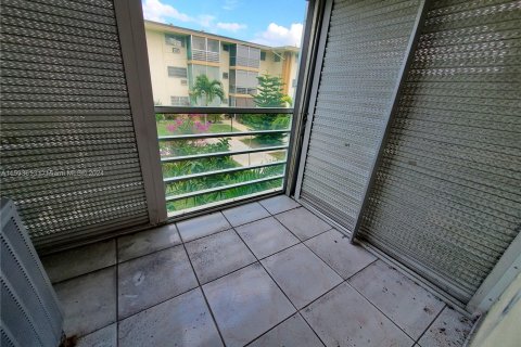Condominio en venta en North Miami Beach, Florida, 1 dormitorio, 63.92 m2 № 1009314 - foto 11
