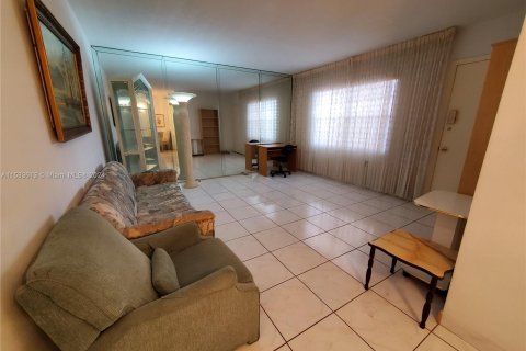 Copropriété à vendre à North Miami Beach, Floride: 1 chambre, 63.92 m2 № 1009314 - photo 4