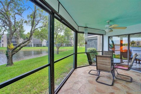 Copropriété à vendre à Tamarac, Floride: 2 chambres, 134.71 m2 № 1159956 - photo 6