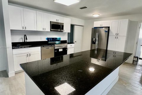 Casa en venta en Deerfield Beach, Florida, 2 dormitorios, 146.32 m2 № 1002237 - foto 3