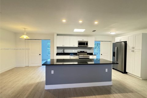 Casa en venta en Deerfield Beach, Florida, 2 dormitorios, 146.32 m2 № 1002237 - foto 5