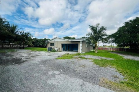 Villa ou maison à vendre à Miami, Floride: 4 chambres, 182.09 m2 № 951919 - photo 5
