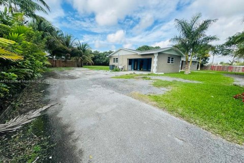 Villa ou maison à vendre à Miami, Floride: 4 chambres, 182.09 m2 № 951919 - photo 7