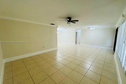 Villa ou maison à vendre à Miami, Floride: 4 chambres, 182.09 m2 № 951919 - photo 12